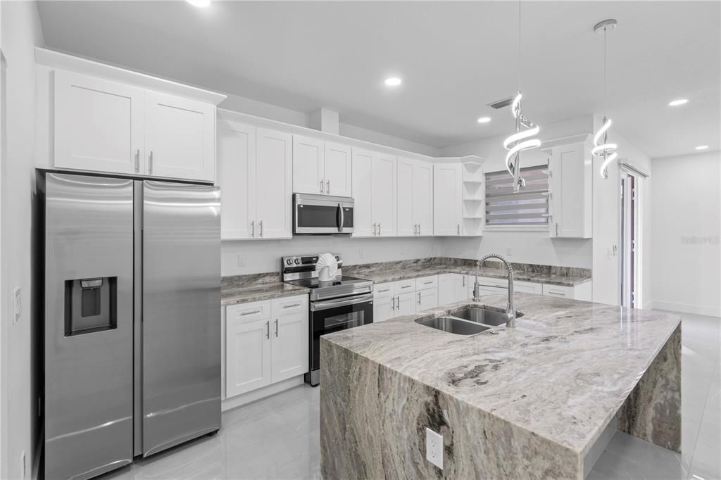 Active With Contract: $487,900 (3 beds, 2 baths, 1697 Square Feet)