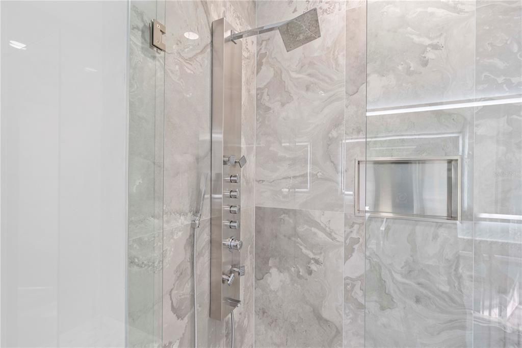 Active With Contract: $487,900 (3 beds, 2 baths, 1697 Square Feet)