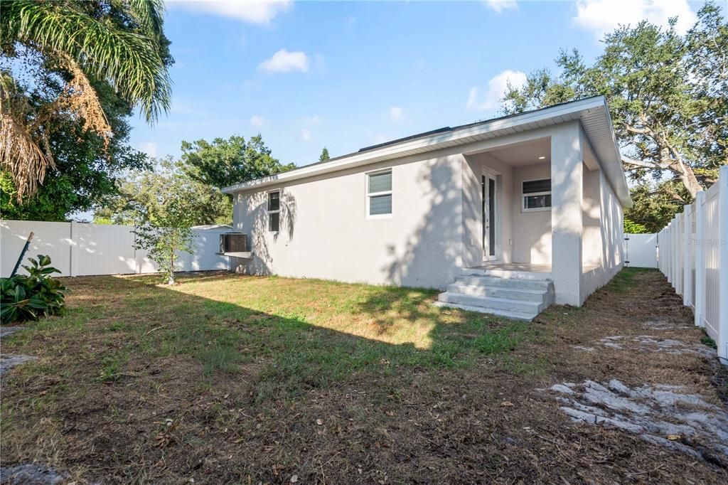 Active With Contract: $487,900 (3 beds, 2 baths, 1697 Square Feet)