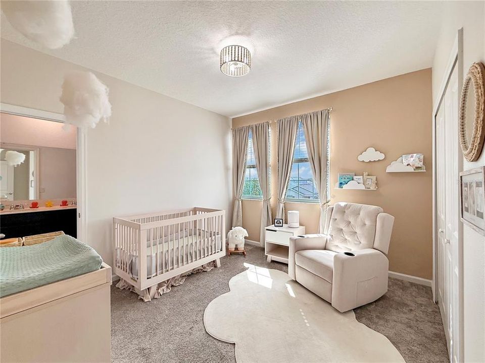 出租: $3,700 (5 贝兹, 3 浴室, 3266 平方英尺)