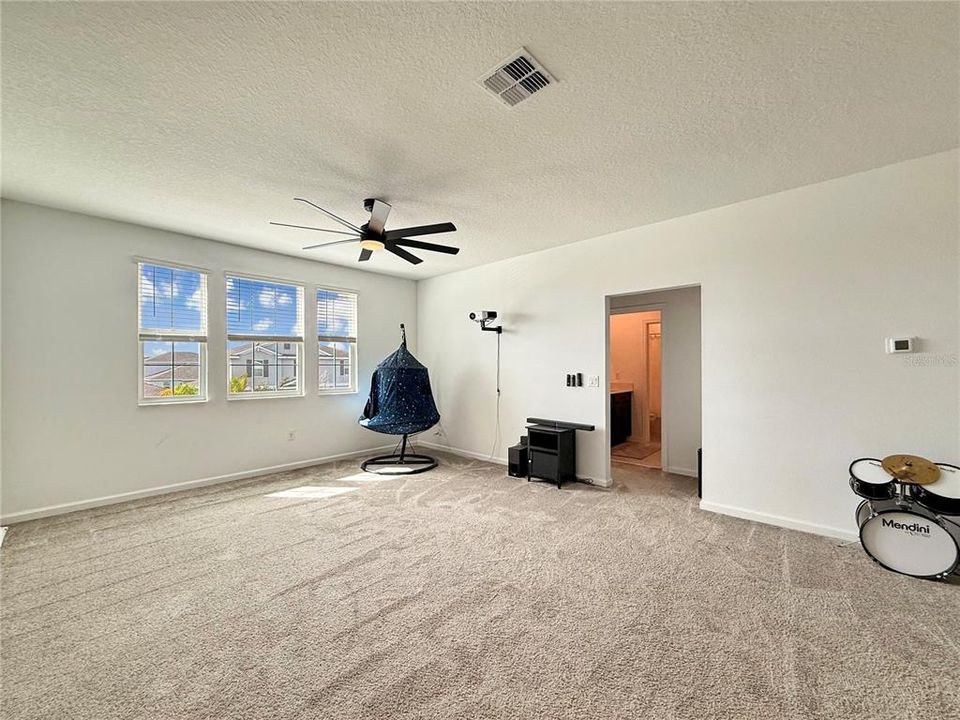 出租: $3,700 (5 贝兹, 3 浴室, 3266 平方英尺)