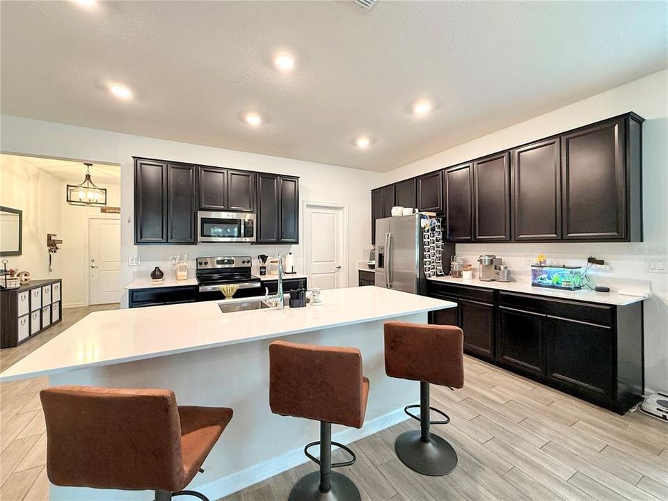 出租: $3,700 (5 贝兹, 3 浴室, 3266 平方英尺)