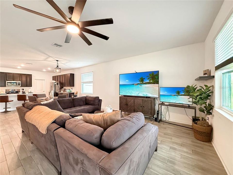 出租: $3,700 (5 贝兹, 3 浴室, 3266 平方英尺)