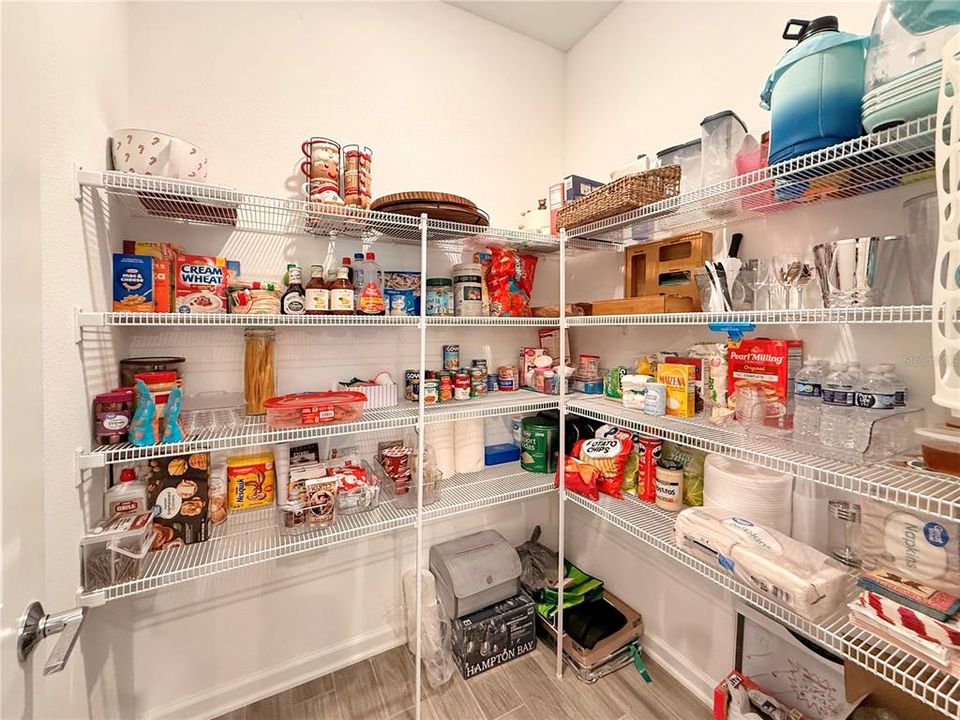 出租: $3,700 (5 贝兹, 3 浴室, 3266 平方英尺)