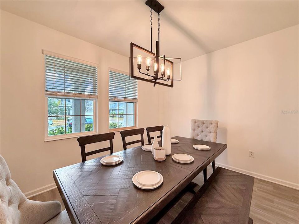 出租: $3,700 (5 贝兹, 3 浴室, 3266 平方英尺)