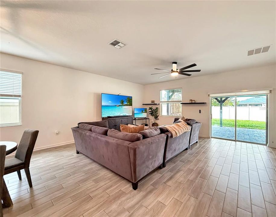 出租: $3,700 (5 贝兹, 3 浴室, 3266 平方英尺)