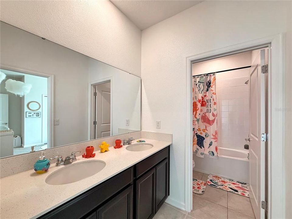 出租: $3,700 (5 贝兹, 3 浴室, 3266 平方英尺)