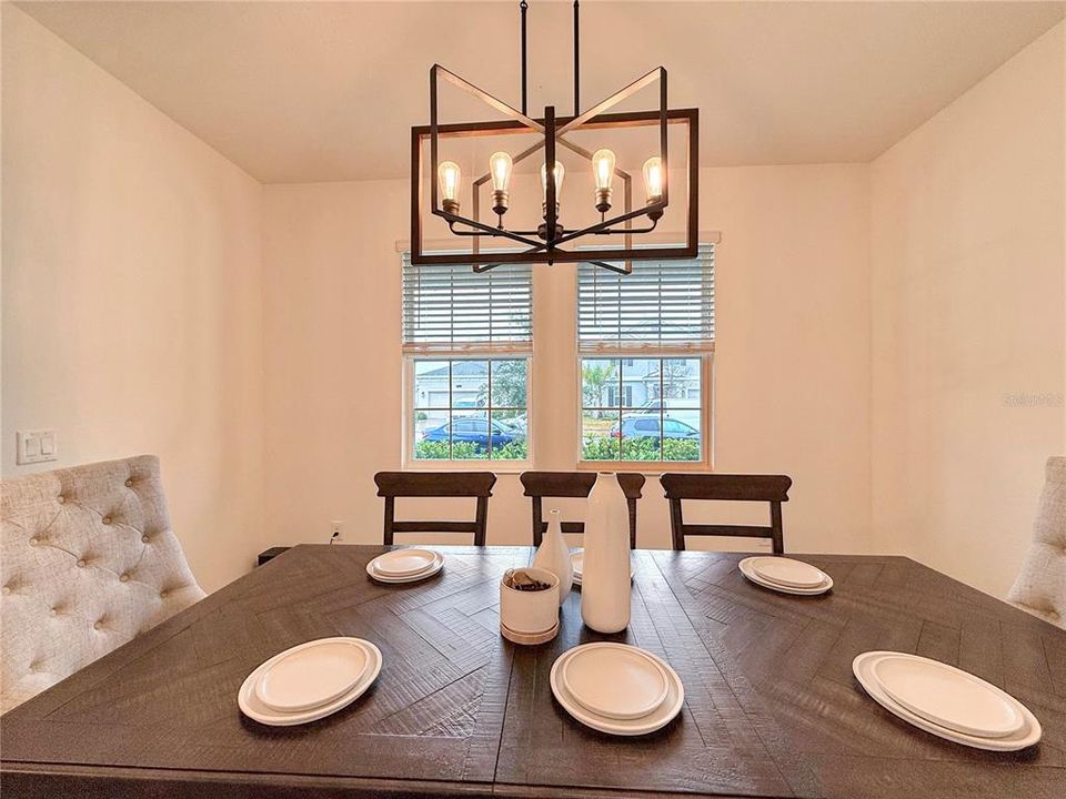 出租: $3,700 (5 贝兹, 3 浴室, 3266 平方英尺)