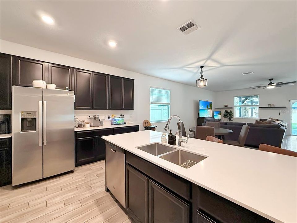 出租: $3,700 (5 贝兹, 3 浴室, 3266 平方英尺)