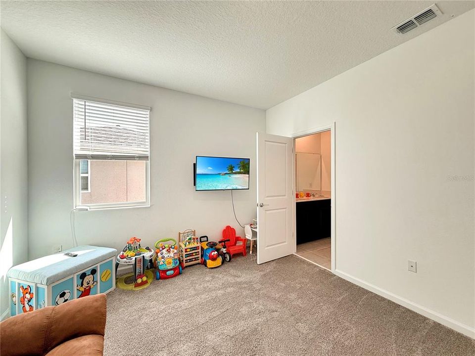 出租: $3,700 (5 贝兹, 3 浴室, 3266 平方英尺)