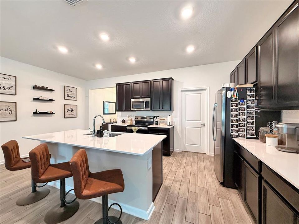 出租: $3,700 (5 贝兹, 3 浴室, 3266 平方英尺)