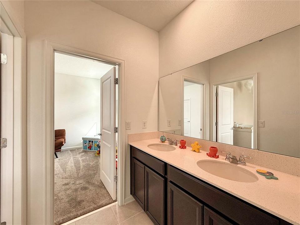 出租: $3,700 (5 贝兹, 3 浴室, 3266 平方英尺)