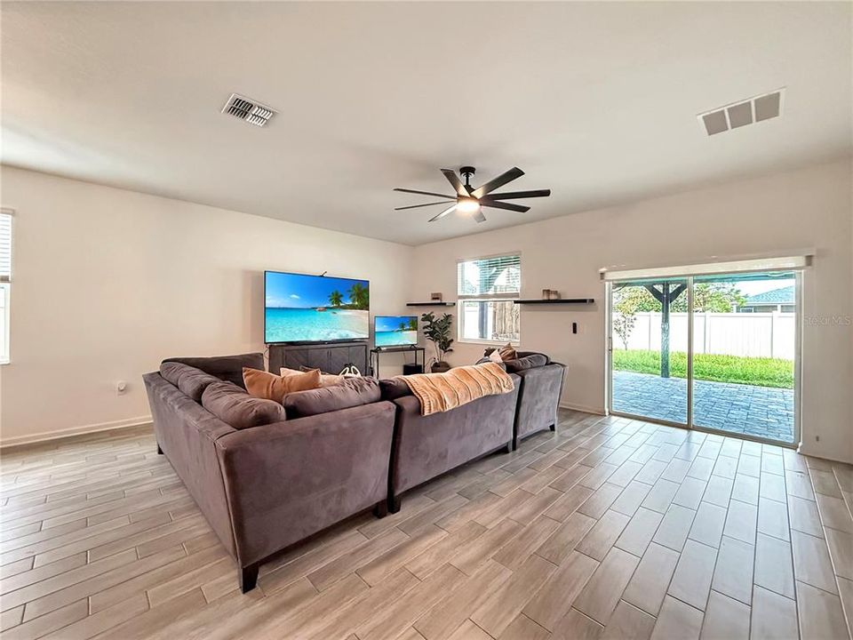 出租: $3,700 (5 贝兹, 3 浴室, 3266 平方英尺)