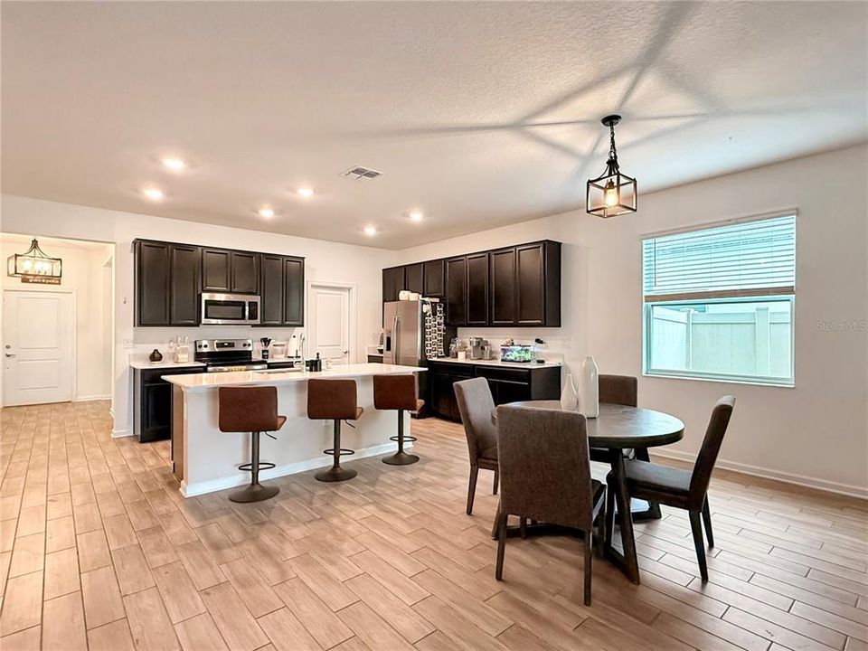 出租: $3,700 (5 贝兹, 3 浴室, 3266 平方英尺)