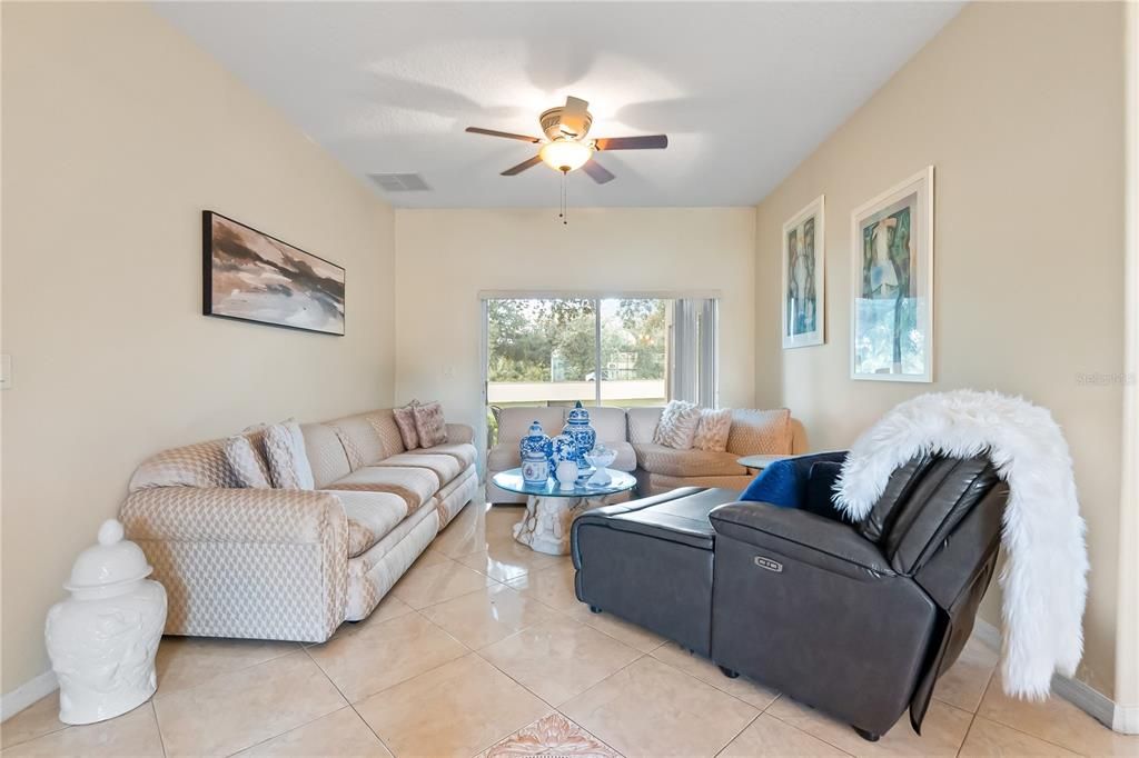 На продажу: $415,000 (3 спален, 2 ванн, 1994 Квадратных фут)