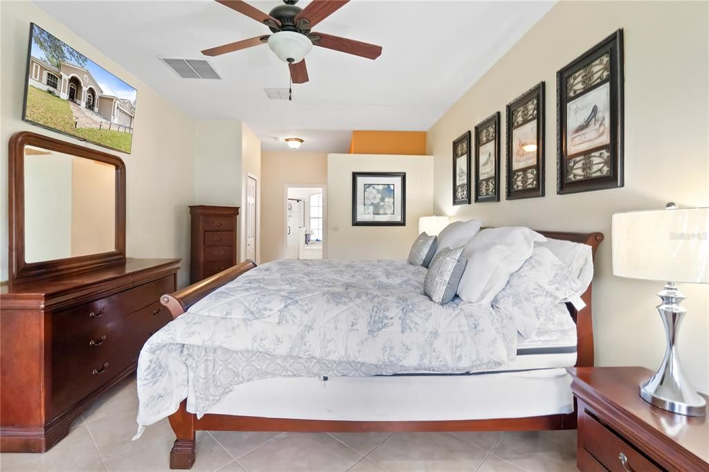 На продажу: $415,000 (3 спален, 2 ванн, 1994 Квадратных фут)