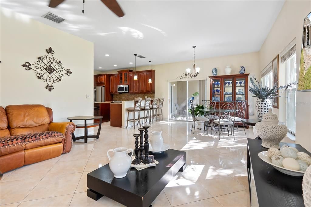 На продажу: $415,000 (3 спален, 2 ванн, 1994 Квадратных фут)