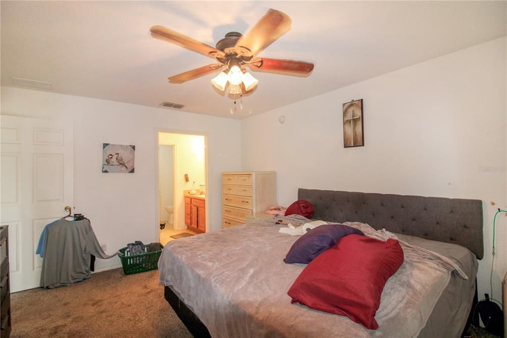 For Sale: $190,000 (2 beds, 2 baths, 1241 Square Feet)