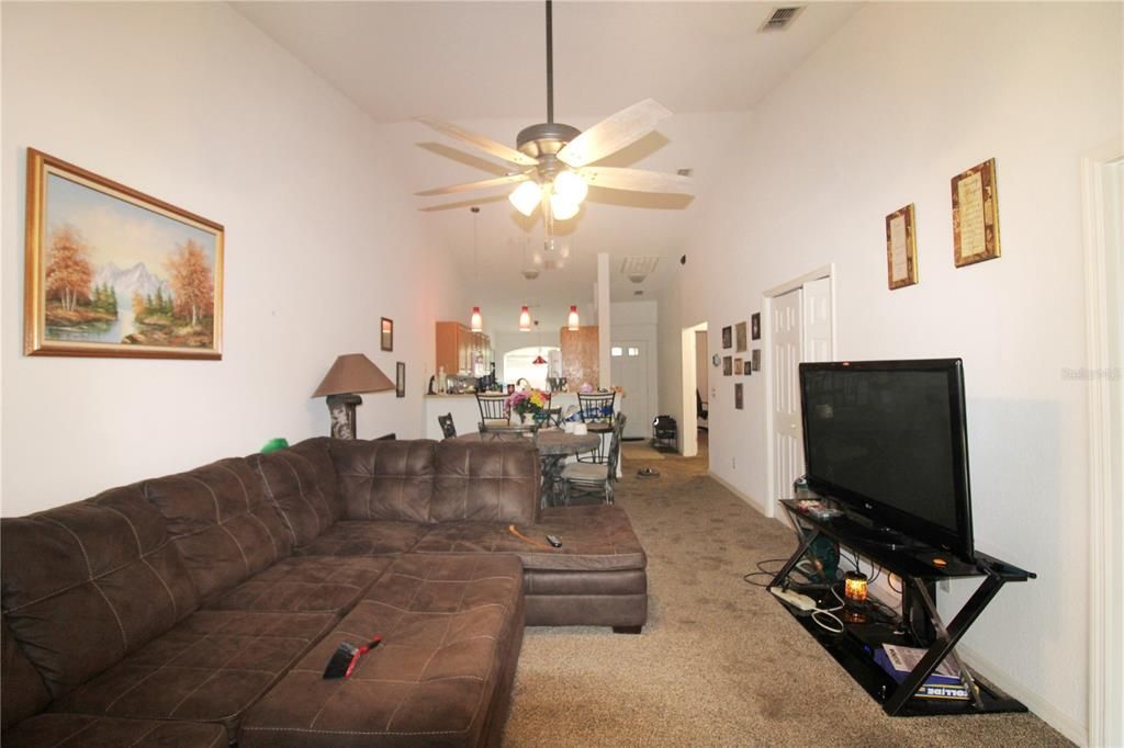 For Sale: $190,000 (2 beds, 2 baths, 1241 Square Feet)