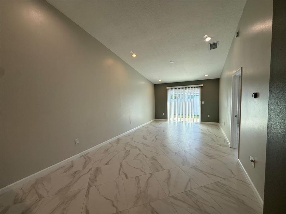 出租: $1,950 (2 贝兹, 2 浴室, 1000 平方英尺)