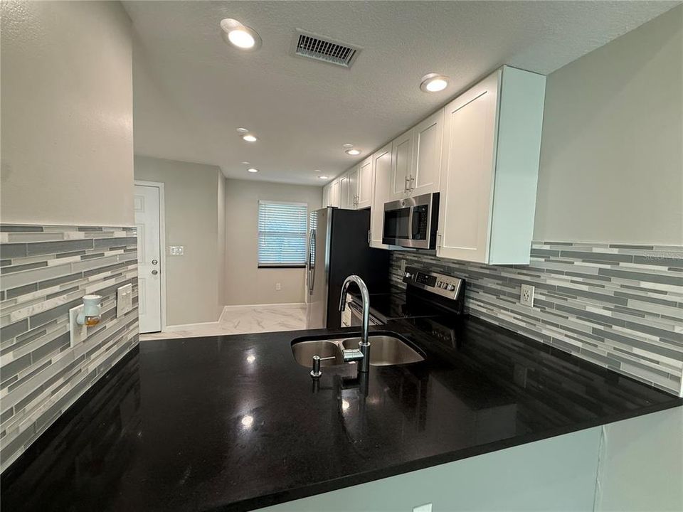 出租: $1,950 (2 贝兹, 2 浴室, 1000 平方英尺)