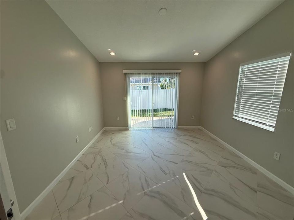 出租: $1,950 (2 贝兹, 2 浴室, 1000 平方英尺)