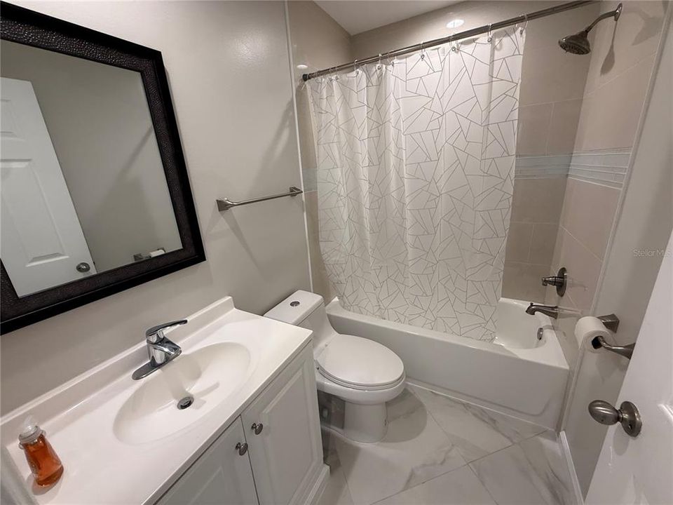 出租: $1,950 (2 贝兹, 2 浴室, 1000 平方英尺)