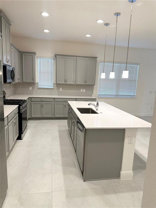 For Sale: $580,000 (5 beds, 3 baths, 2951 Square Feet)