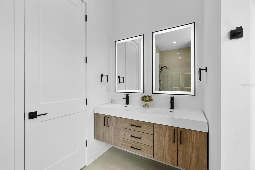 For Sale: $474,900 (4 beds, 2 baths, 1834 Square Feet)