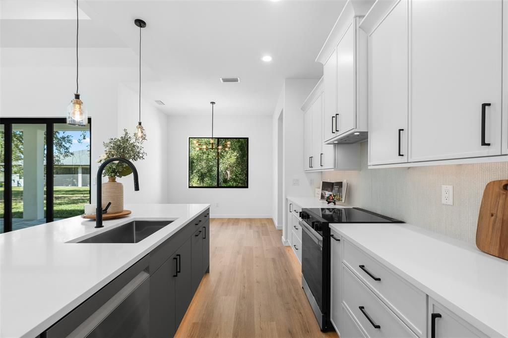 For Sale: $474,900 (4 beds, 2 baths, 1834 Square Feet)