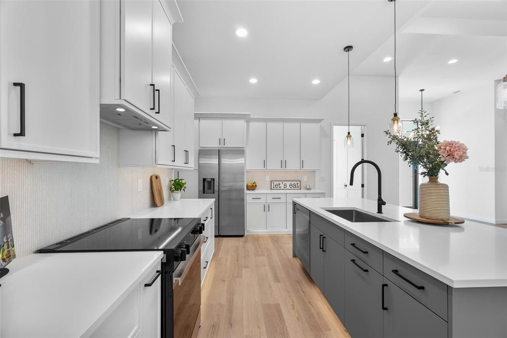 For Sale: $474,900 (4 beds, 2 baths, 1834 Square Feet)