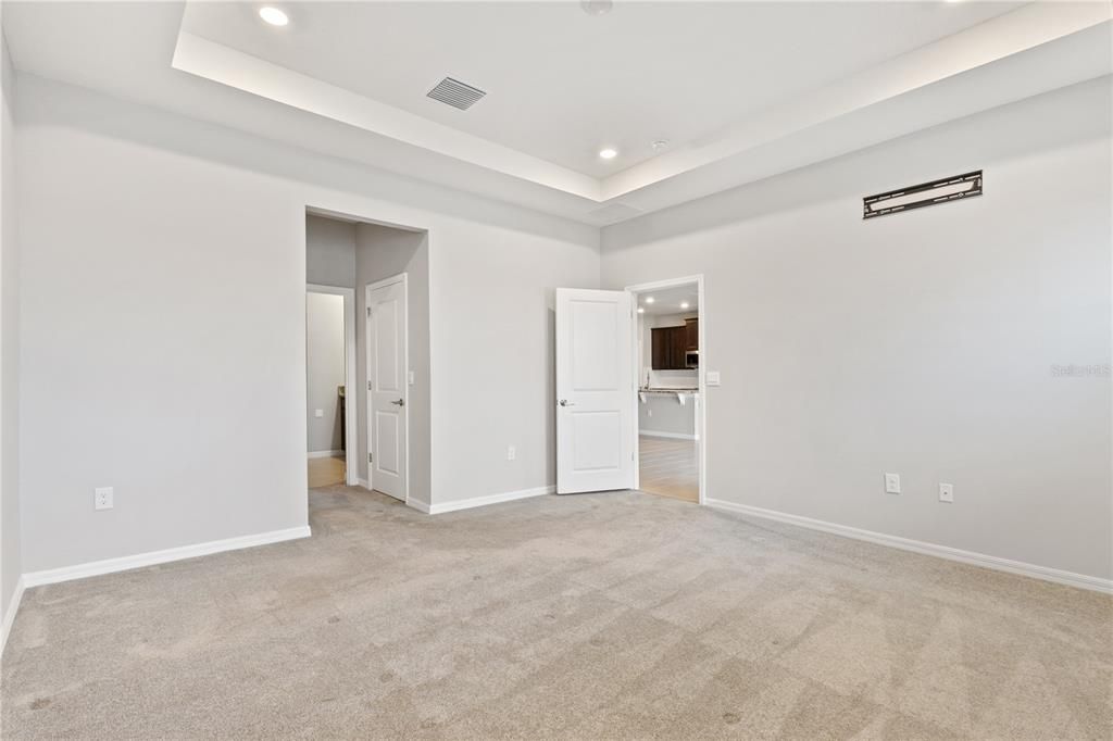 For Sale: $520,000 (4 beds, 2 baths, 2041 Square Feet)