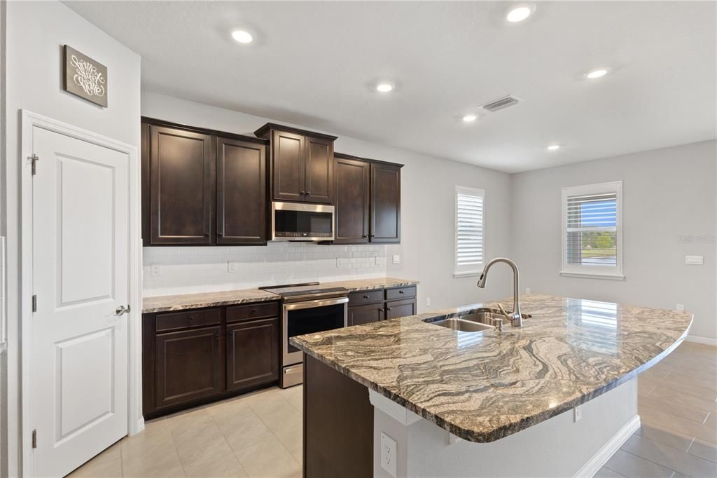 For Sale: $520,000 (4 beds, 2 baths, 2041 Square Feet)