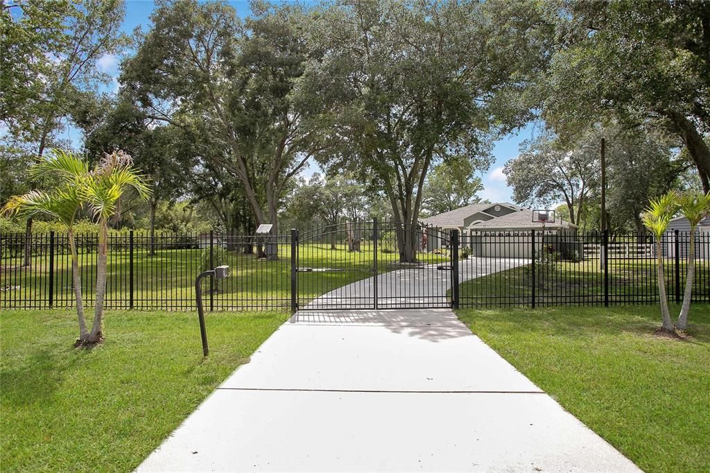 На продажу: $1,100,000 (4 спален, 2 ванн, 1825 Квадратных фут)