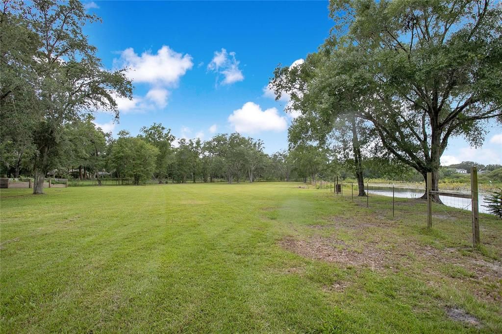 На продажу: $1,100,000 (4 спален, 2 ванн, 1825 Квадратных фут)