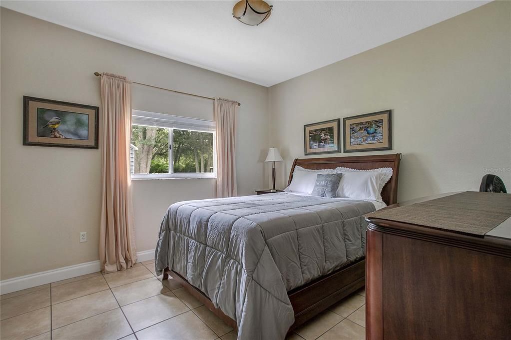 На продажу: $1,100,000 (4 спален, 2 ванн, 1825 Квадратных фут)