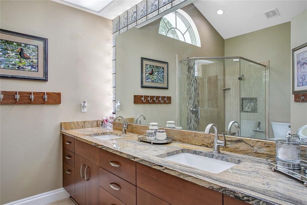 На продажу: $1,100,000 (4 спален, 2 ванн, 1825 Квадратных фут)