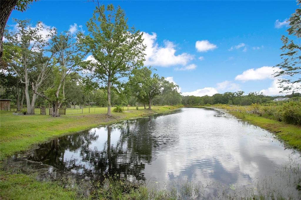 На продажу: $1,100,000 (4 спален, 2 ванн, 1825 Квадратных фут)