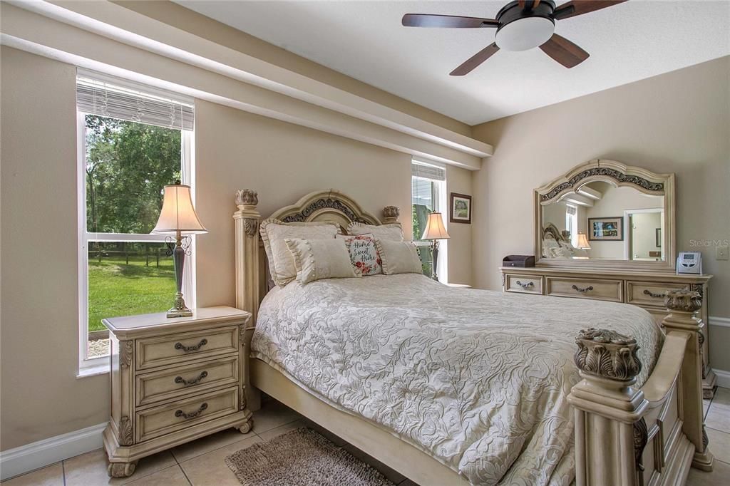 На продажу: $1,100,000 (4 спален, 2 ванн, 1825 Квадратных фут)