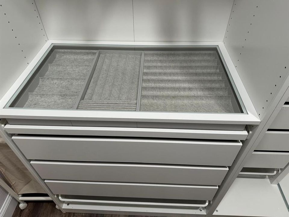 На продажу: $1,100,000 (4 спален, 2 ванн, 1825 Квадратных фут)