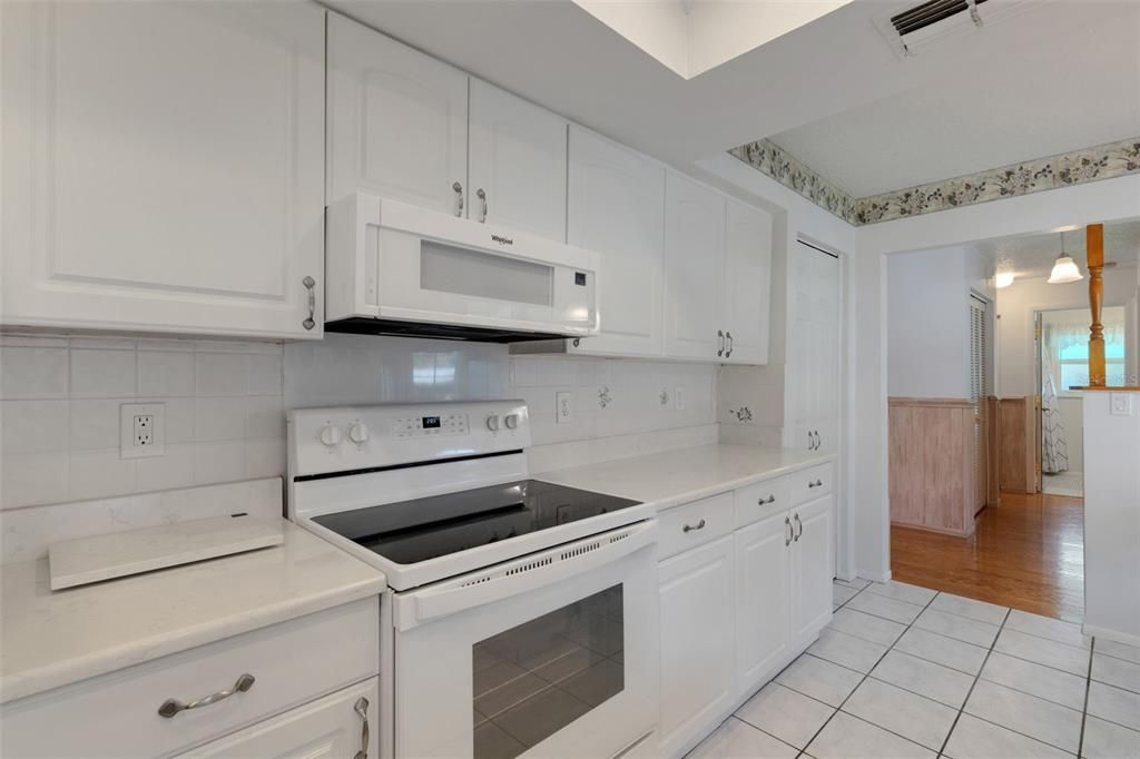 For Sale: $475,000 (2 beds, 2 baths, 1548 Square Feet)