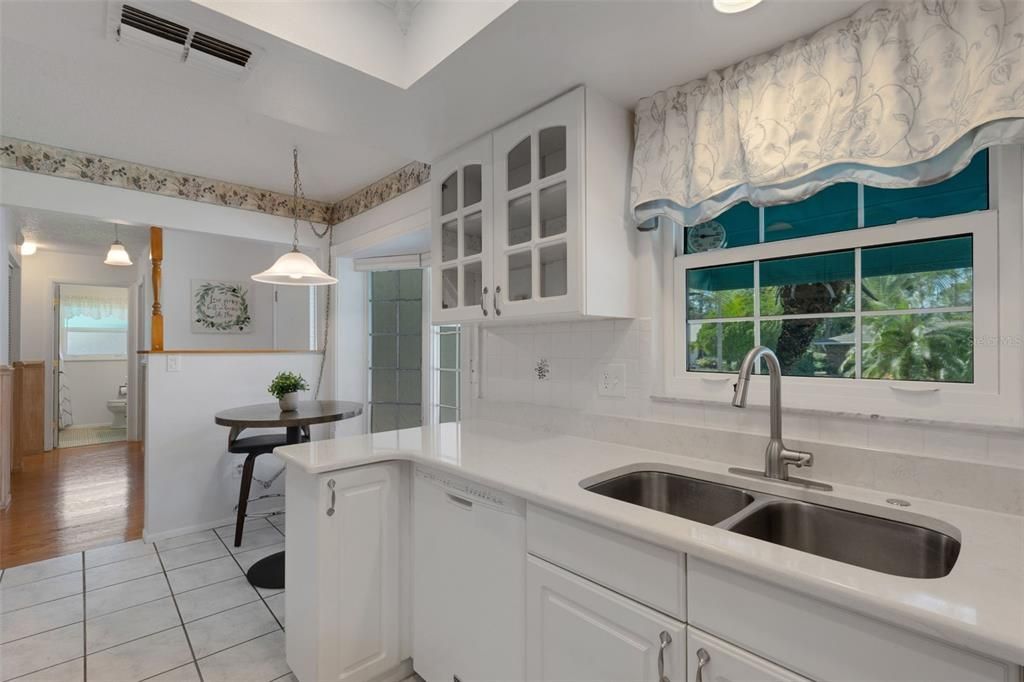 For Sale: $475,000 (2 beds, 2 baths, 1548 Square Feet)