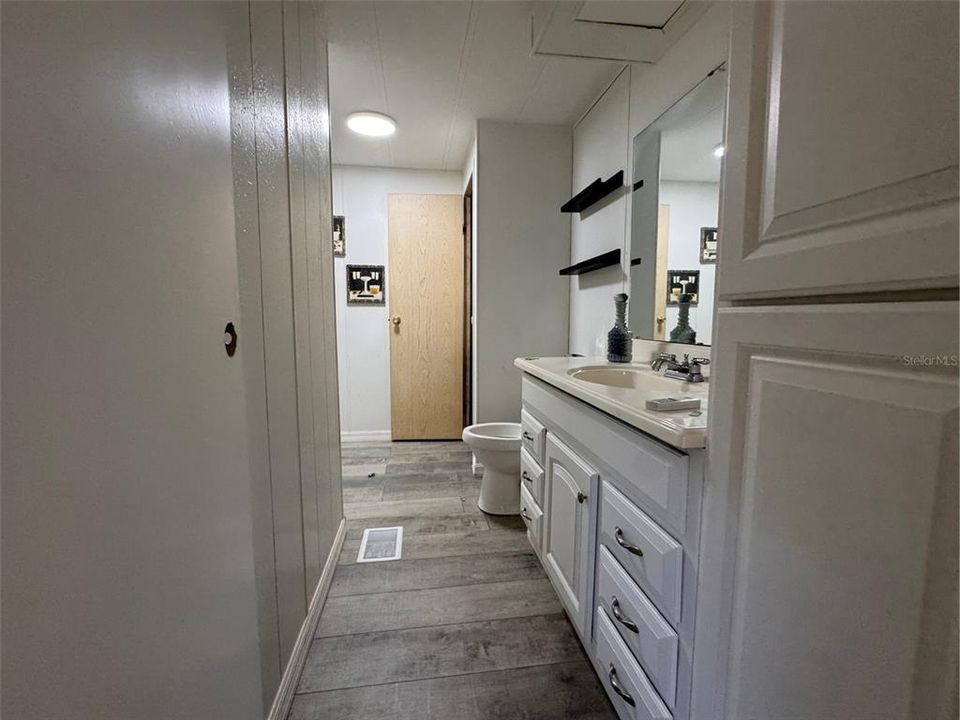 На продажу: $198,000 (2 спален, 2 ванн, 1152 Квадратных фут)