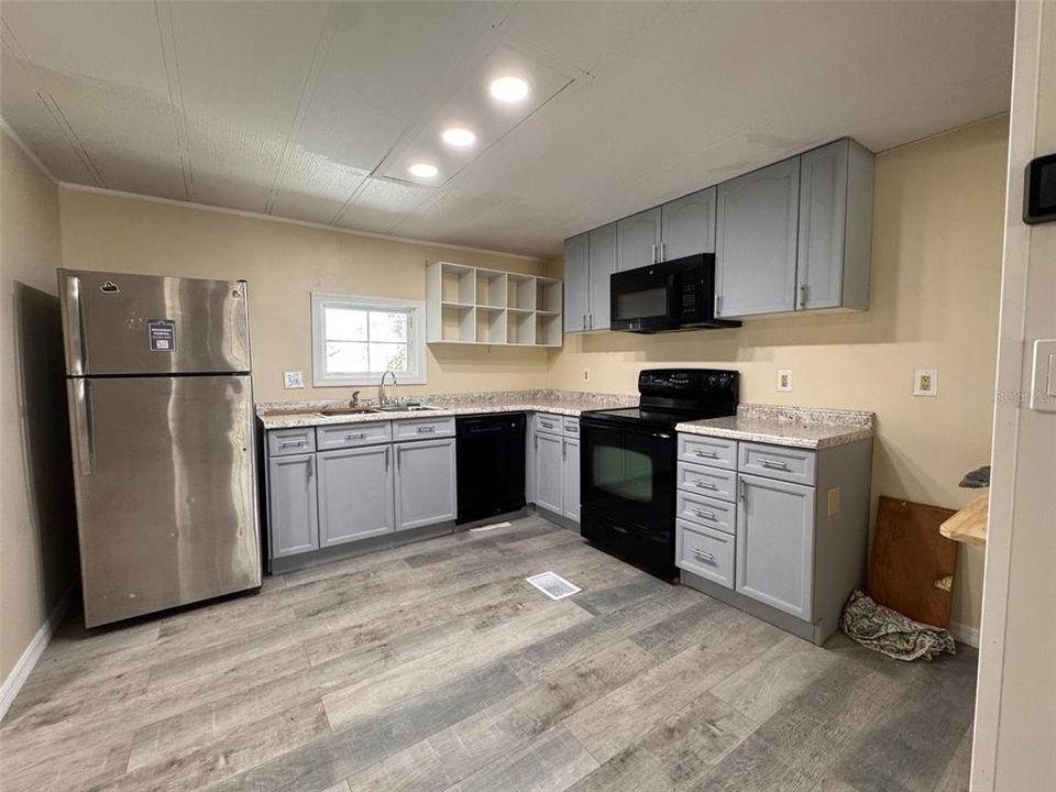 На продажу: $198,000 (2 спален, 2 ванн, 1152 Квадратных фут)