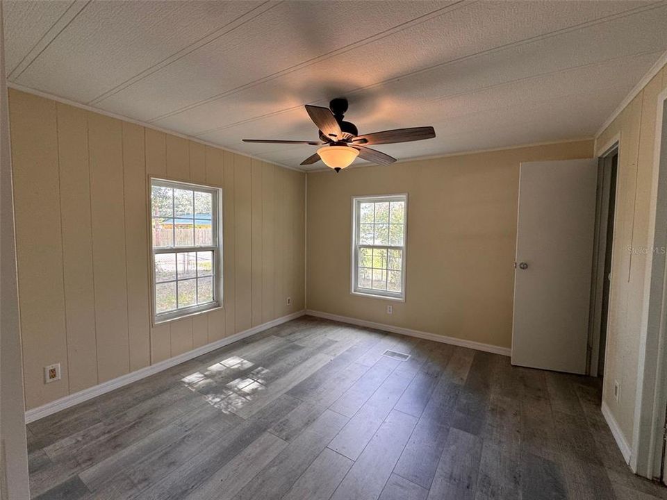 На продажу: $198,000 (2 спален, 2 ванн, 1152 Квадратных фут)