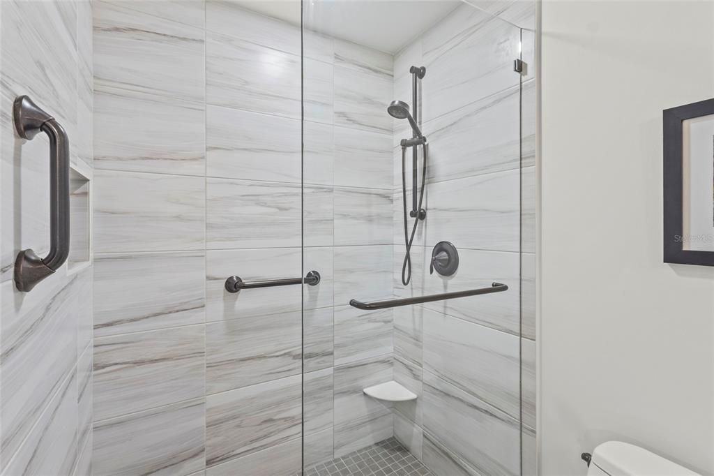 For Sale: $375,000 (2 beds, 2 baths, 2116 Square Feet)