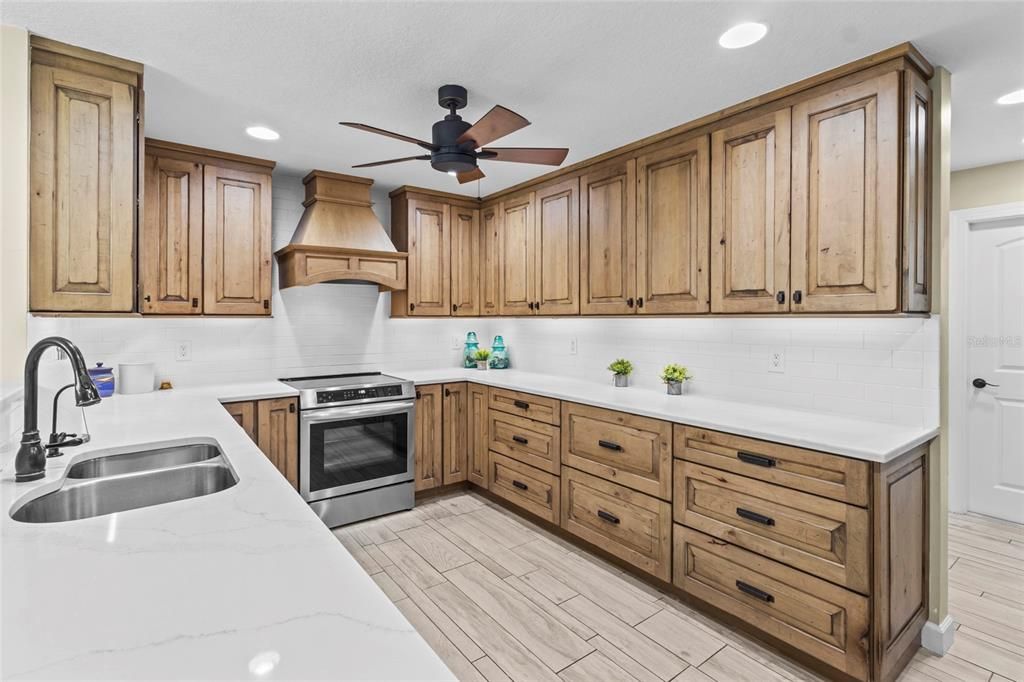 For Sale: $375,000 (2 beds, 2 baths, 2116 Square Feet)