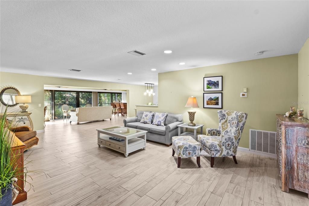 For Sale: $375,000 (2 beds, 2 baths, 2116 Square Feet)