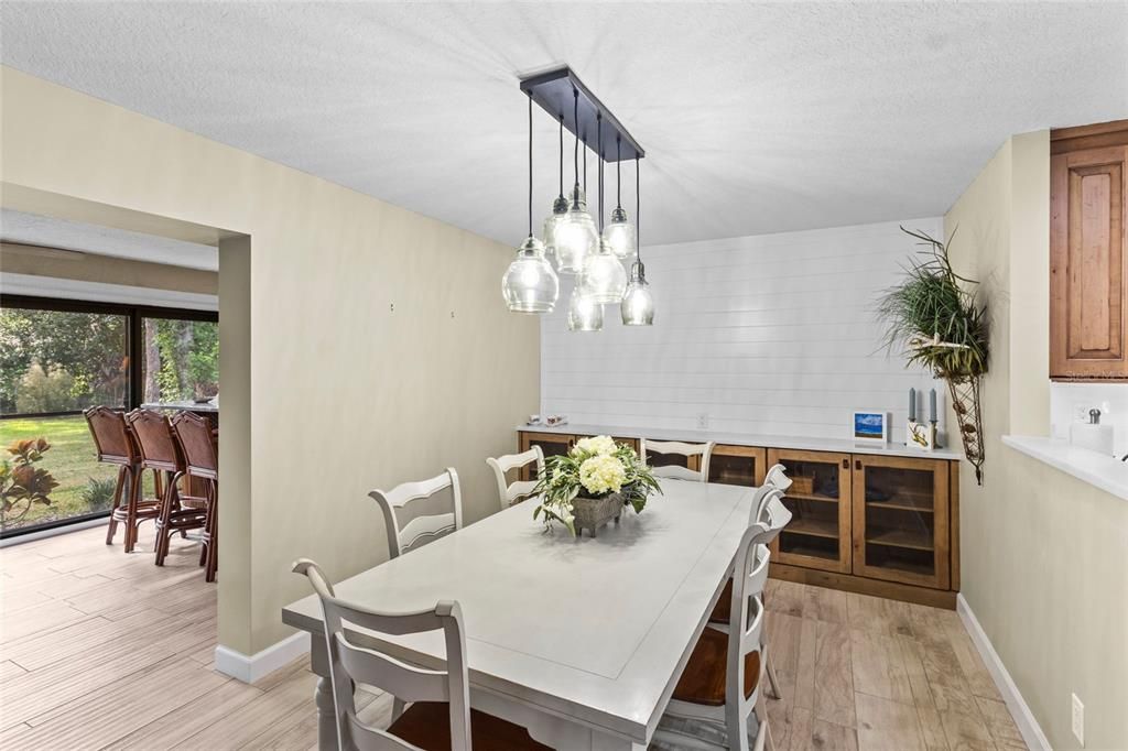 For Sale: $375,000 (2 beds, 2 baths, 2116 Square Feet)