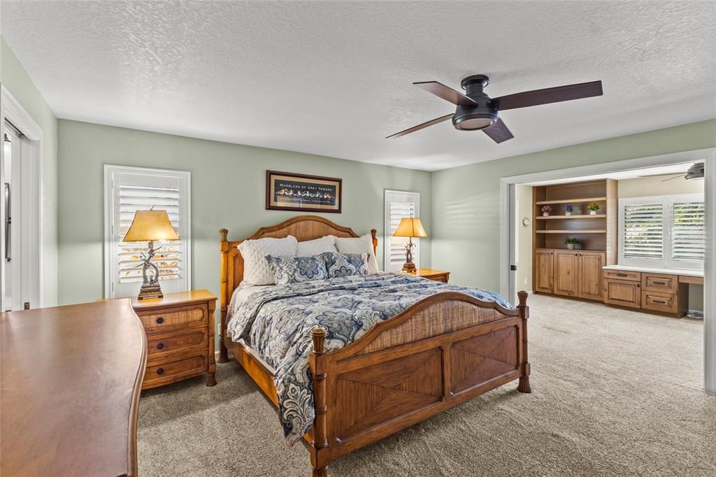 For Sale: $375,000 (2 beds, 2 baths, 2116 Square Feet)